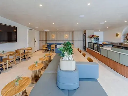 Plaza Premium Lounge (International Departures)